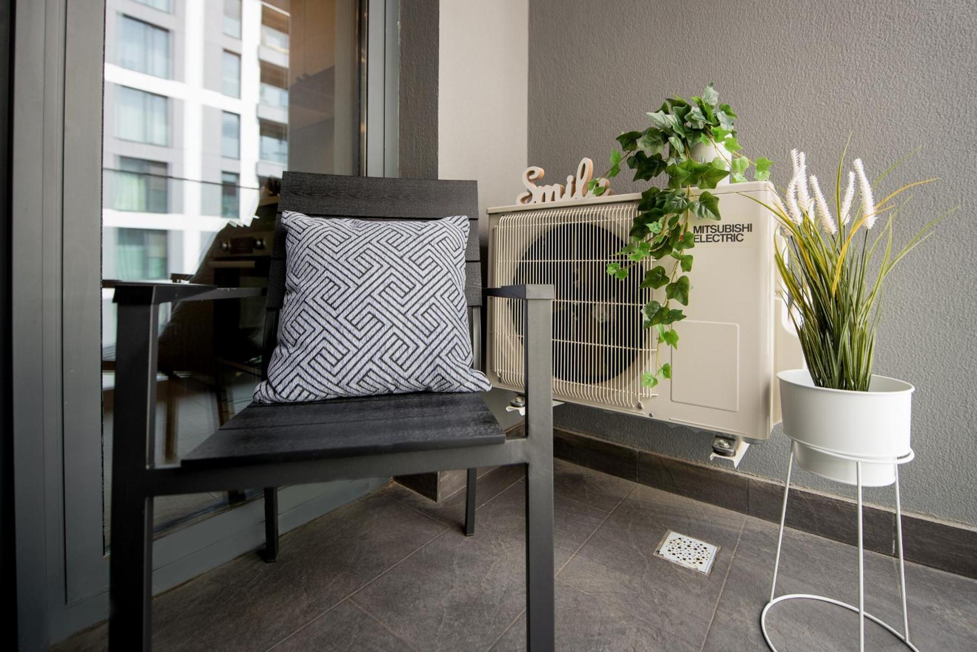 Infinite Horizons - Modern Living In North Business District Bucareste Quarto foto
